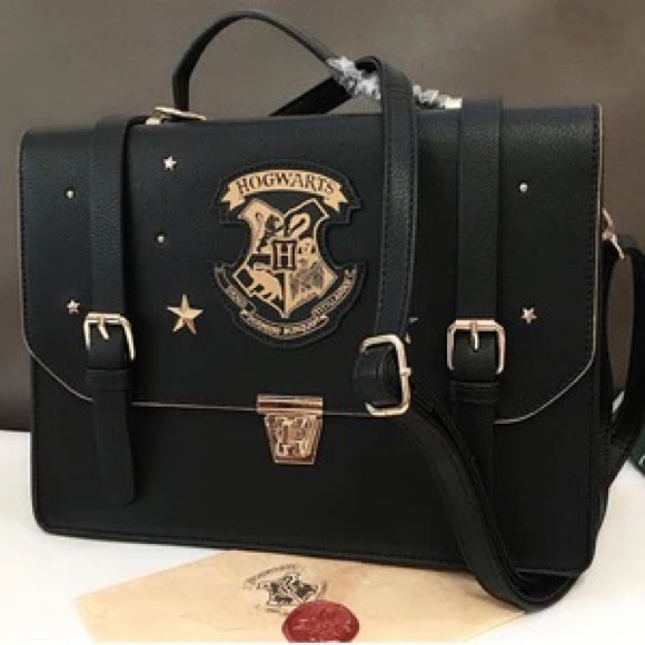 Warner Bros. Handbags - HARRY POTTER HOG-WART CROSS BODY/HANDBAG - BLACK (NEW)